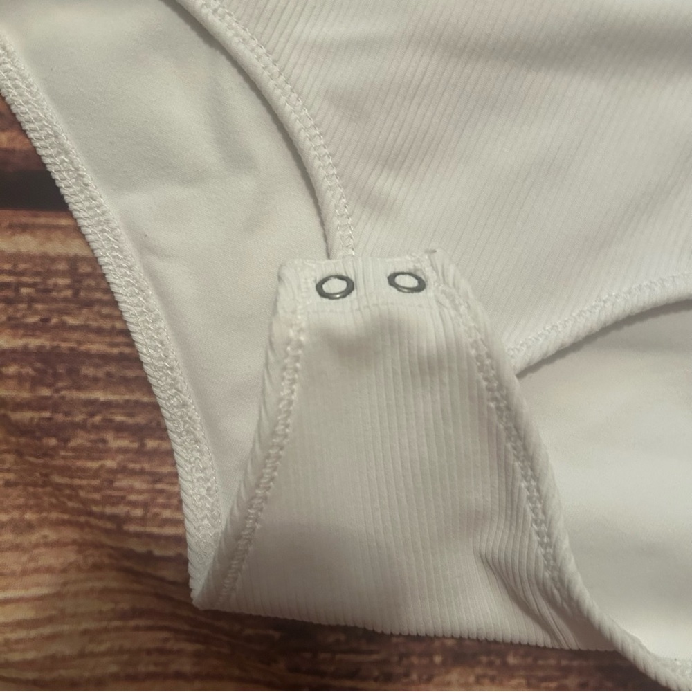 Women’s Abercrombie & Fitch One Shoulder Bodysuit in White Size M - Picture 7 of 8